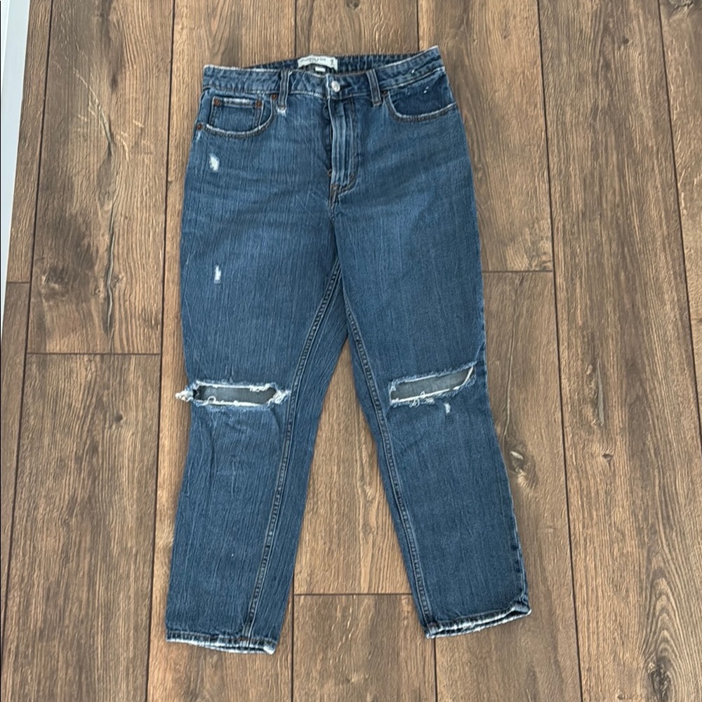 Women’s Distressed Distressed Blue Jeans